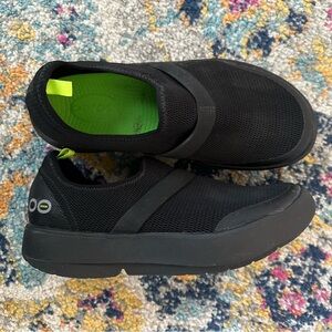 Oofos OOMG EEZEE low shoe